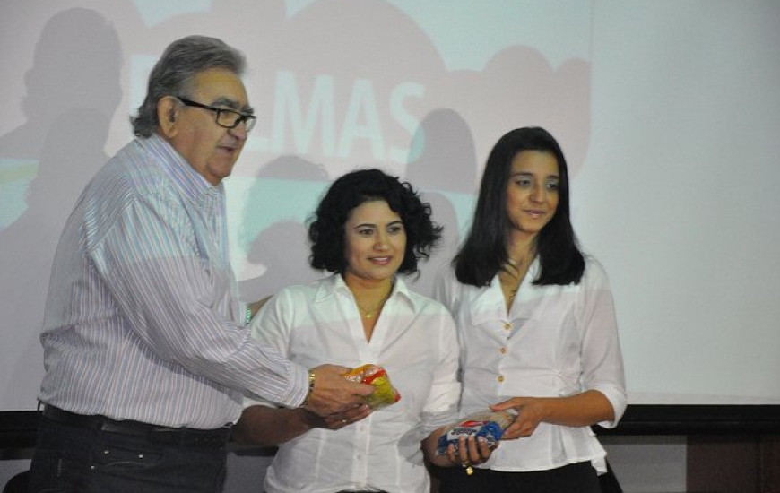 Entrega simbólica foi no auditório da Fecomércio