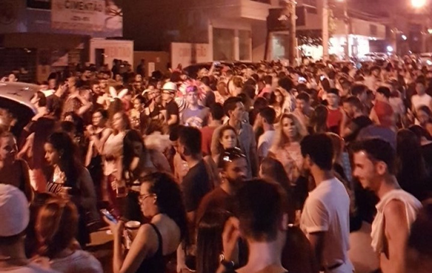 Festa foi organizada por foliões nas redes sociais