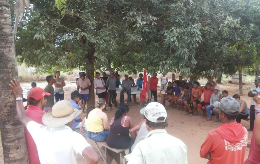 Cerca de 500 famílias vivem no local