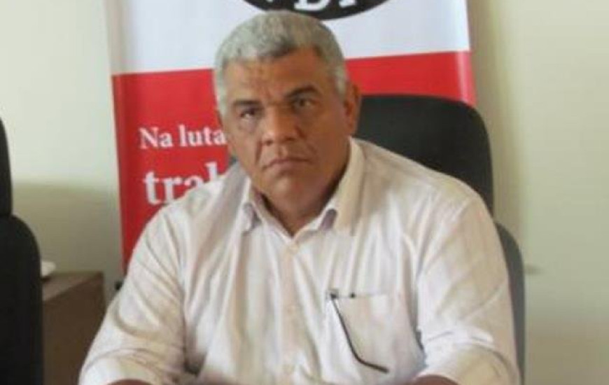 Carlos Agusto é contra terceirização