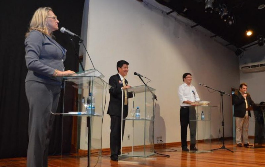 Ester participa de debate em Araguaína