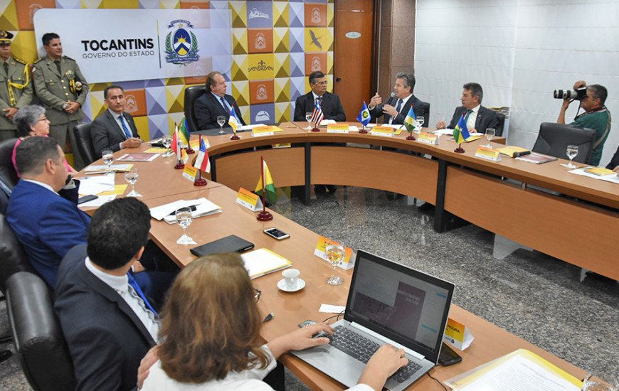  Governadores e representantes do estados que compõem o consórcio 