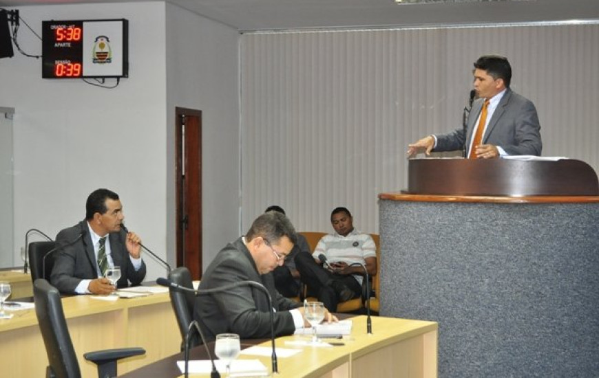 Major Negreiros se exalta com Lucio Campelo