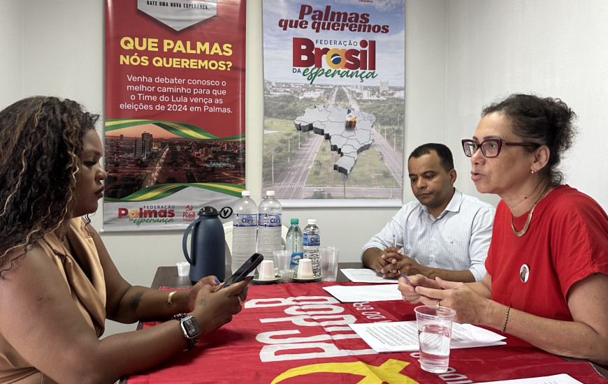 Coletiva de imprensa na sede do PC do B