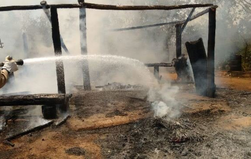 Bombeiros controlam incêndios na Capital