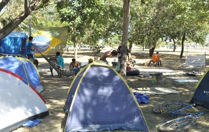 Manifestantes acampados na Praça