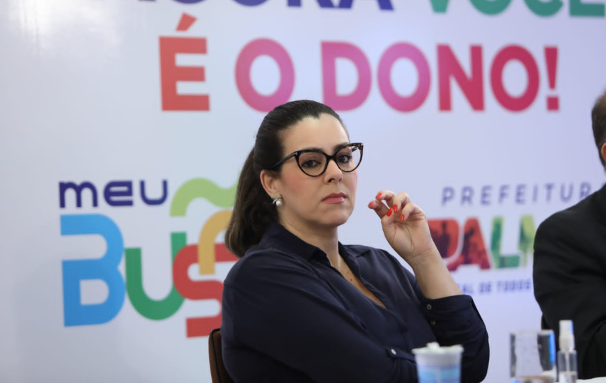 Prefeita cobra equipe a entregar o que foi prometido