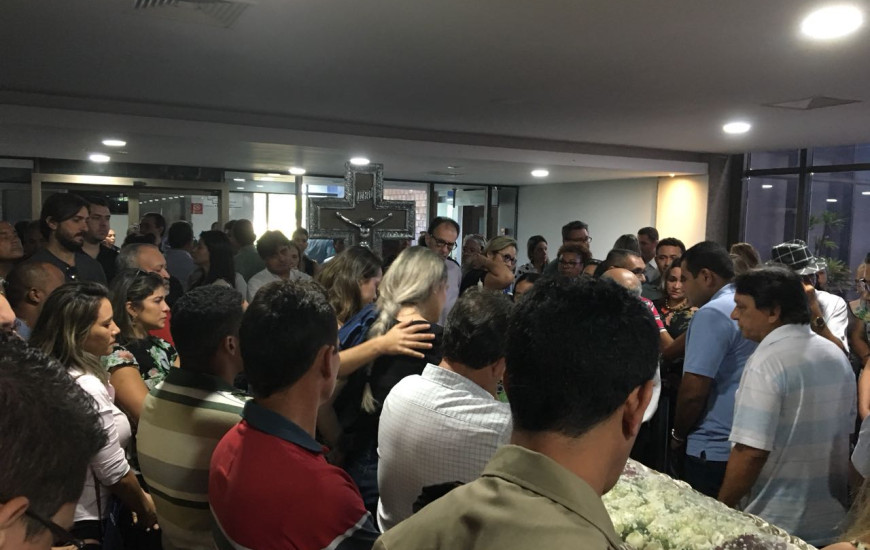 Corpo do ex-deputado é velado na Assembleia, em Palmas