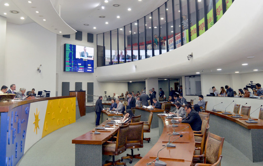 Sessão da AL nesta última quinta, 04