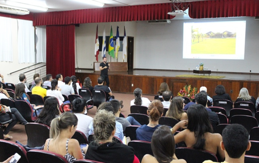 Mesa redona aborda trabalhos de Arquitetura