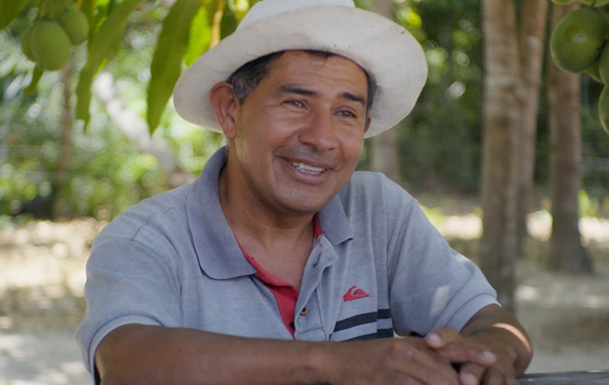 Com assistência técnica do Senar, o produtor Antônio Alves hoje planta maracujá