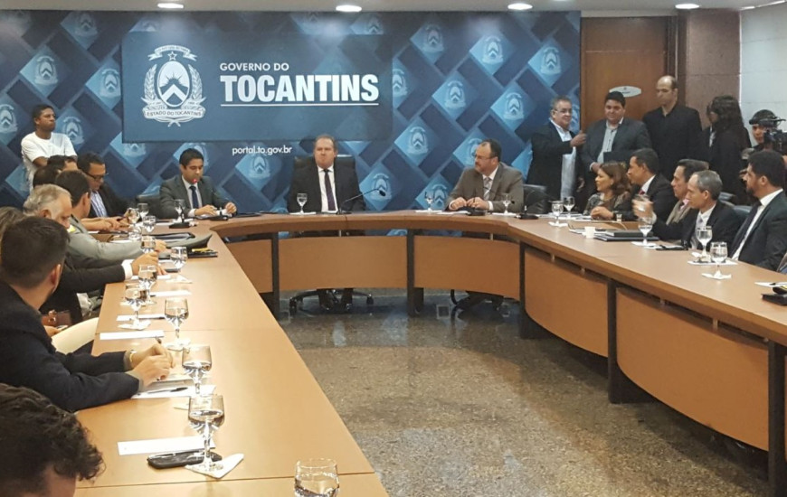 Carlesse reunido com seu secretariado