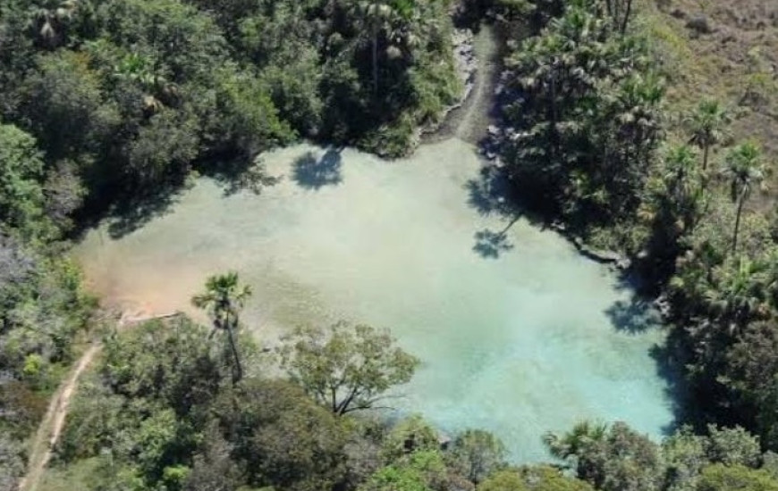 Lagoa Bonita tem águas cristalinas e mornas.