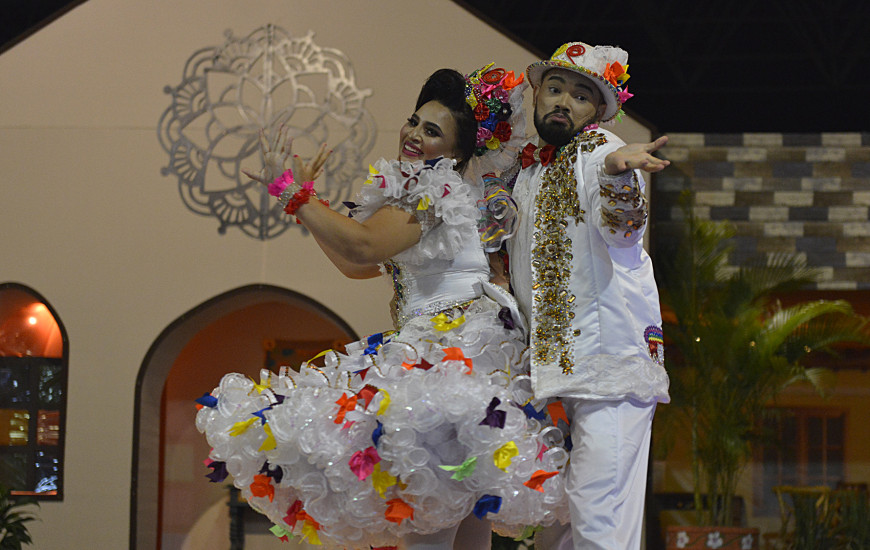 Casal de noivos da quadrilha Matutos da Noite.