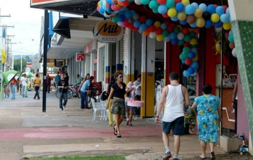 Comércio teve leve retração em maio