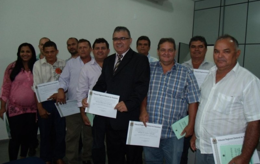 Eleitos tomam posse