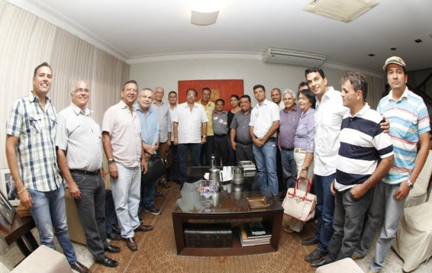 Miranda recebe prefeitos e lideranças em casa