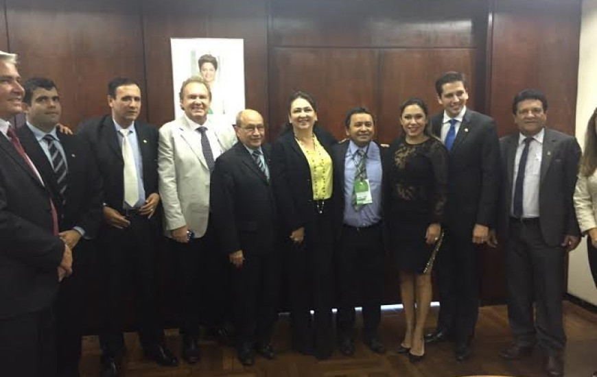 Luana e outros deputados se encontram com Kátia