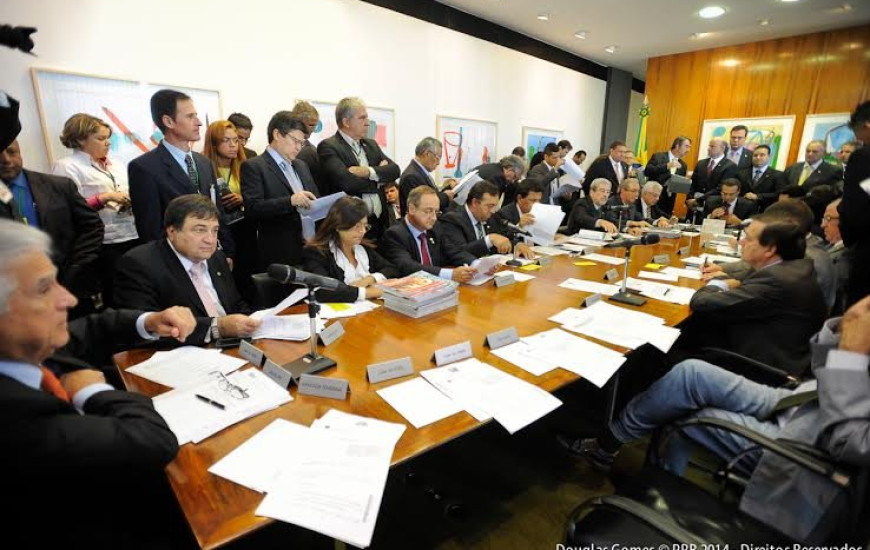 Deputados farão mutirão de votação em abril