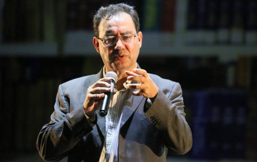 Augusto Cury realiza primeira palestra do evento