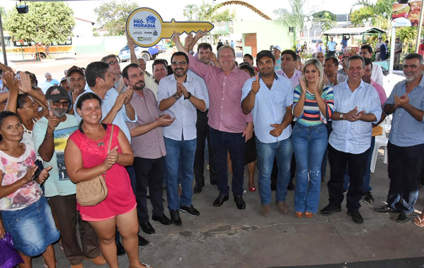 Governador Mauro Carlesse entrega 82 moradias
