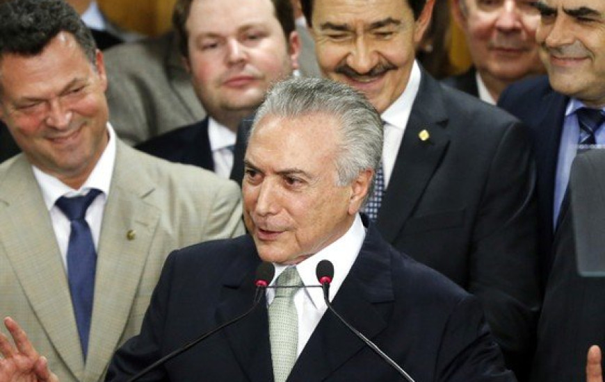 Temer discursa como presidente interino