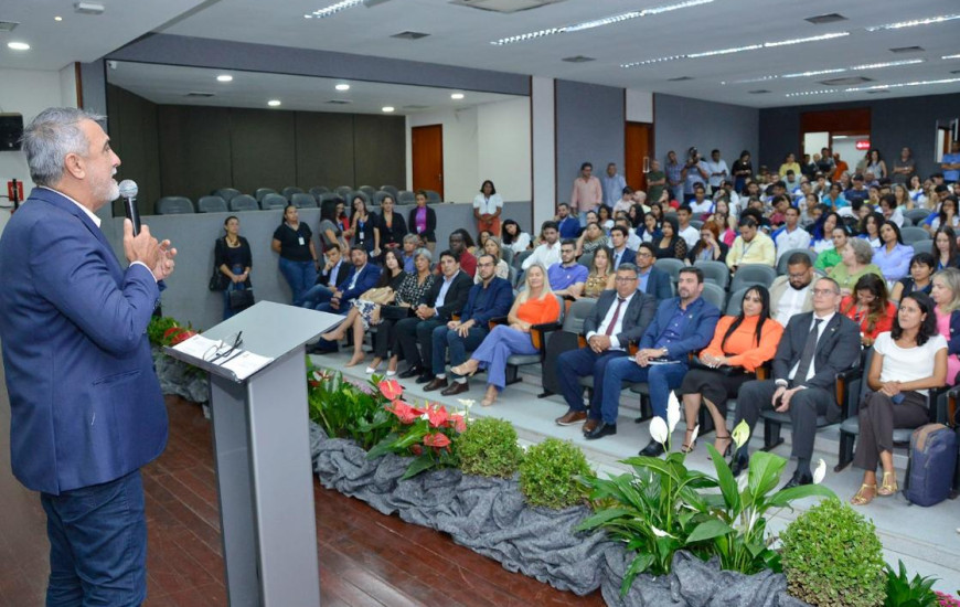 Deputado Amélio Cayres faz abertura do ano letivo