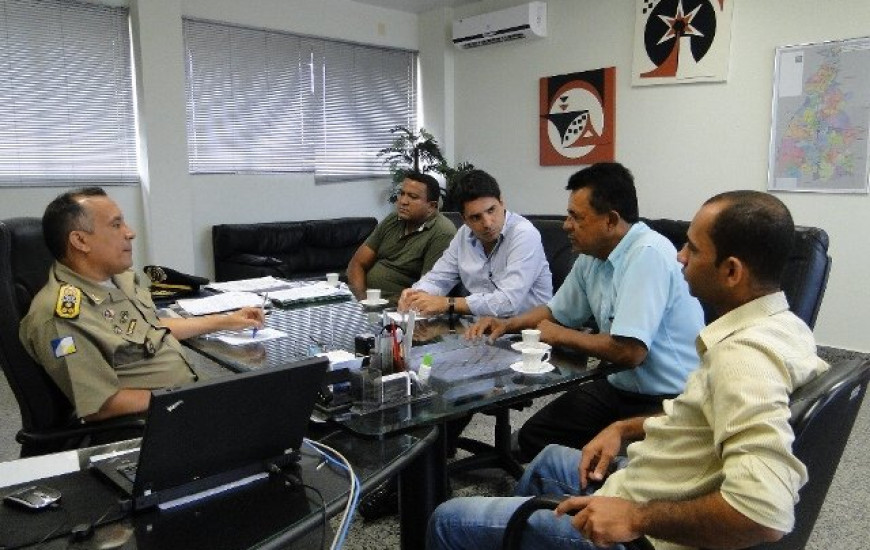 Reunião com coronel