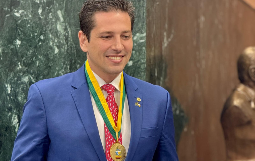 Olyntho recebeu a Medalha de Mérito Legislativo Pedro Ludovico Teixeira da Alego