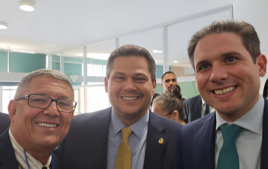 Pres. da ATM ao lado dos presidentes do Senado e da Câmara Federal