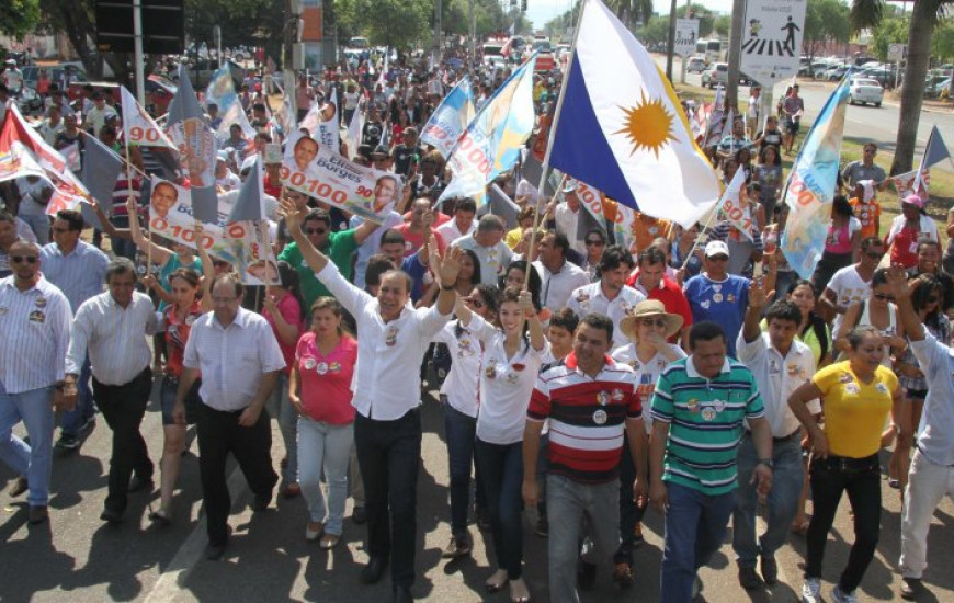 Ataídes Oliveira durante caminhada na JK