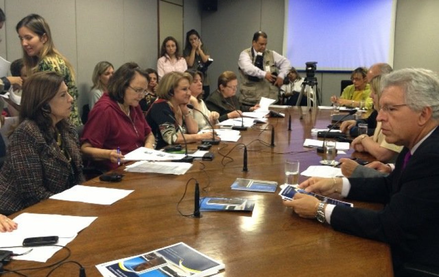 Deputada Nilmar Ruiz em reunião