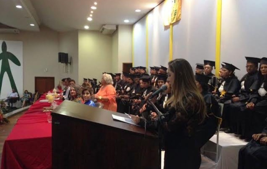 Luana Ribeiro parabenizou os formandos