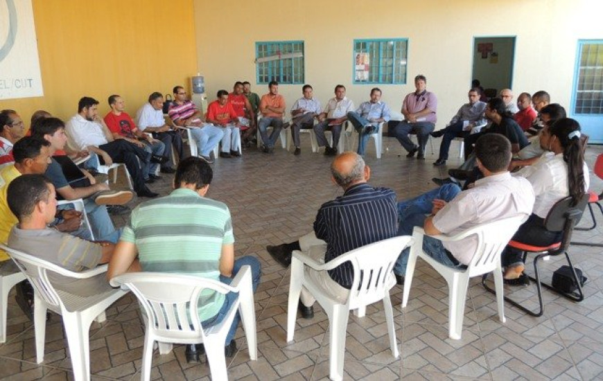 Sindicatos definem estratégias