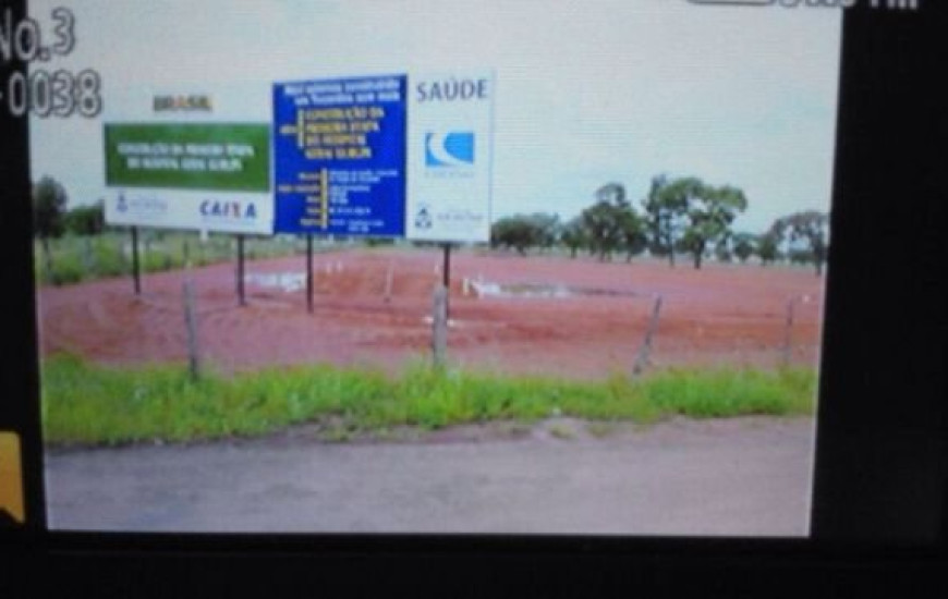 Fotos mostram poças de lama onde deveria ter obras