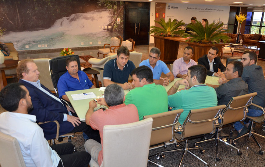 Comitiva de vereadores de Palmas esteve com o governador do Estado