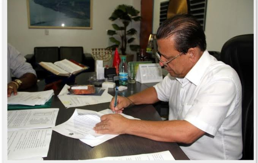 Otoniel Andrade autoriza pagamentos