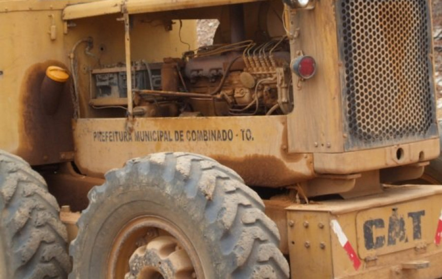 Máquinas da Prefeitura em fazenda particular