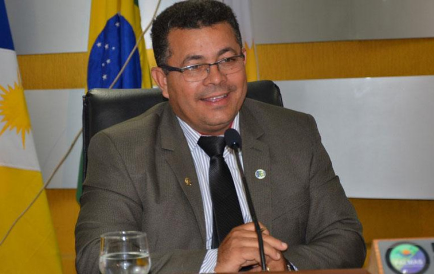 Sessão da Câmara é presidida pelo vereador Folha