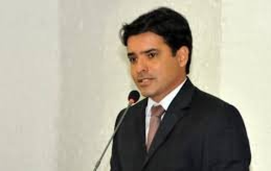 Lelis acusa Sandoval de atropelar trâmites da Casa