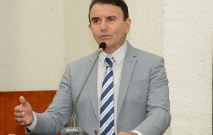 Eduardo Siqueira Campos suspende CPI