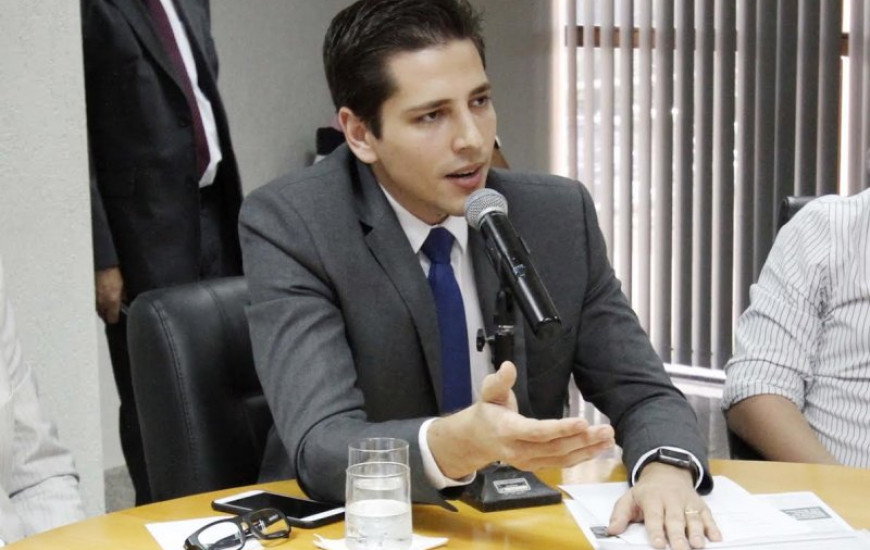 Deputado estadual Olyntho Neto