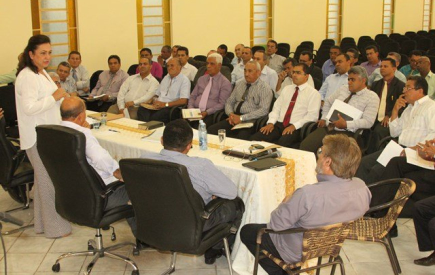 Kátia Abreu se reúne com pastores em Paraíso