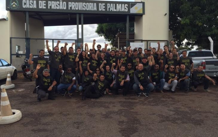 Policiais civis estão em greve desde 4ª
