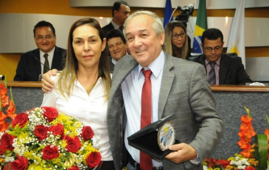 Hiram Gomes é homenageado pela esposa