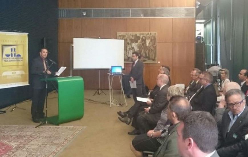 Gaguim é eleito presidente de Frente