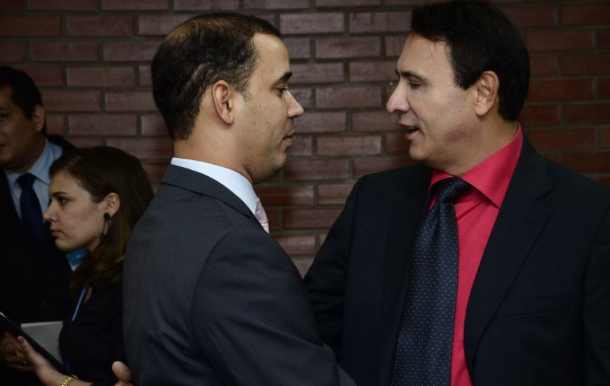 Vicente Jr. ao lado de Gaguim:posse