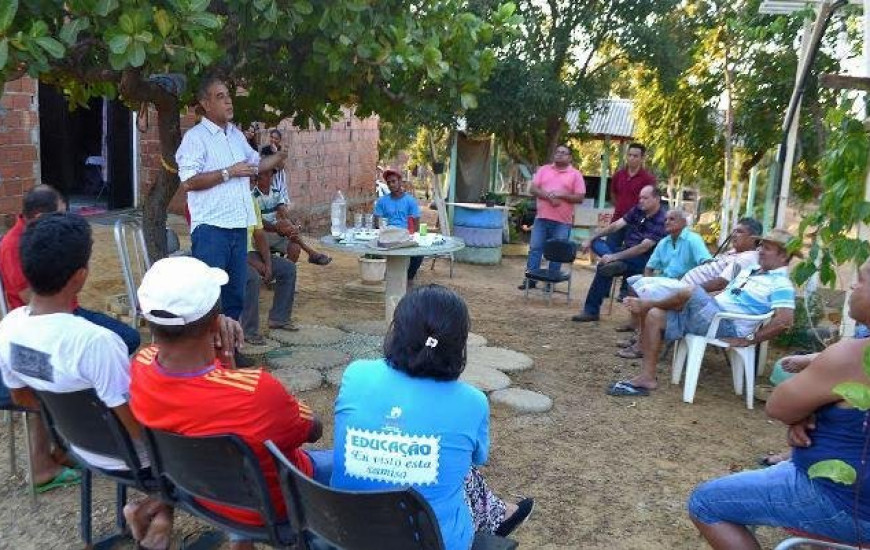Zé Roberto explica programa de poços a chacareiros