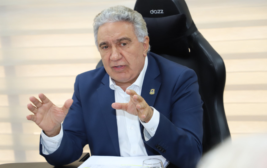 Laurez tem sido cauteloso em expor o que seus novos auxiliares têm encontrado