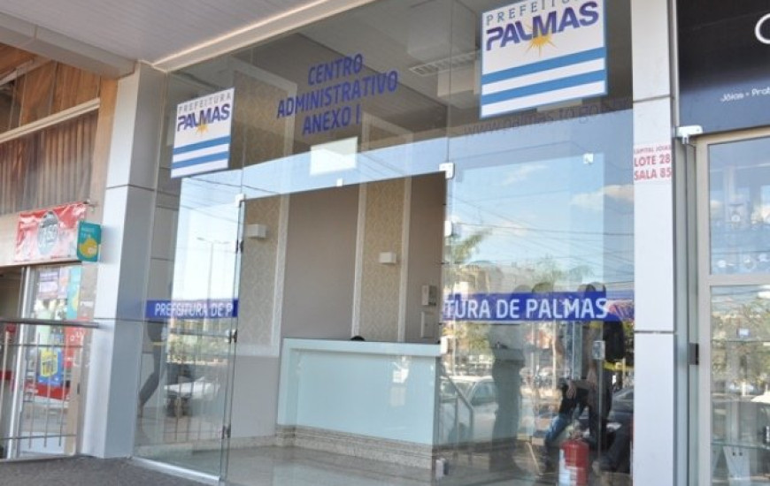 Prefeito suspende férias e horas extras